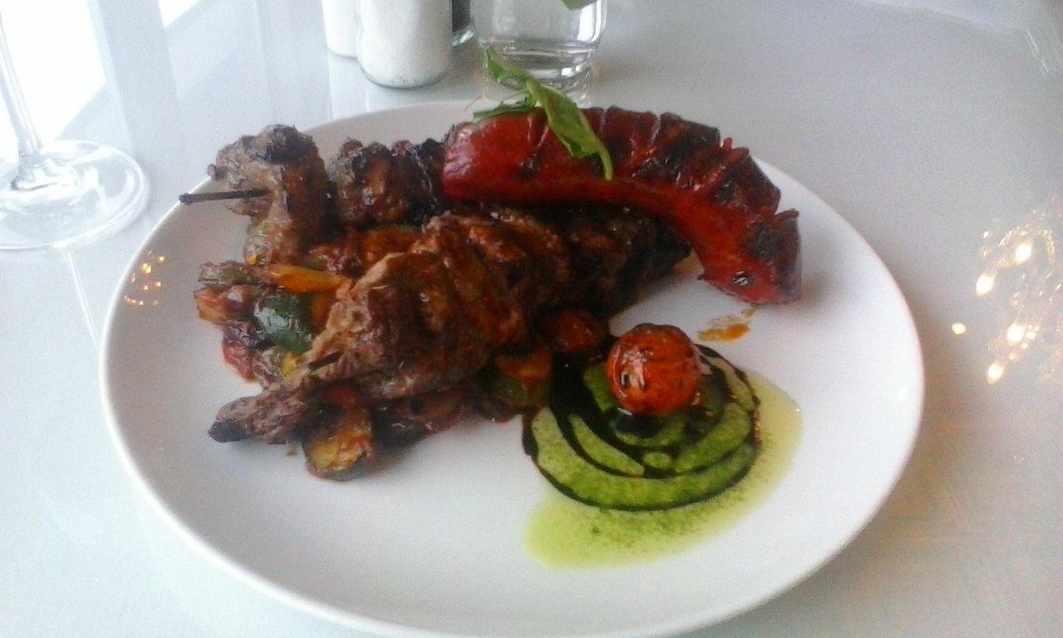 brendonjacobs02's tweet photo. Supper in Camps Bay. Might be cold outside but with such a Warm Welcome and Good meal one doesn't mind. #campsbay http://t.co/8GSeQNWzjt