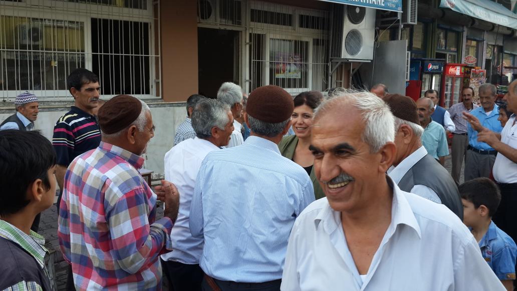 meraldanis's tweet photo. Adana Barbaros Mahallesi'nde halkla buluştuk. Kahveler iftardan önce dolup taşıyor... http://t.co/4IbcTEZ7W7