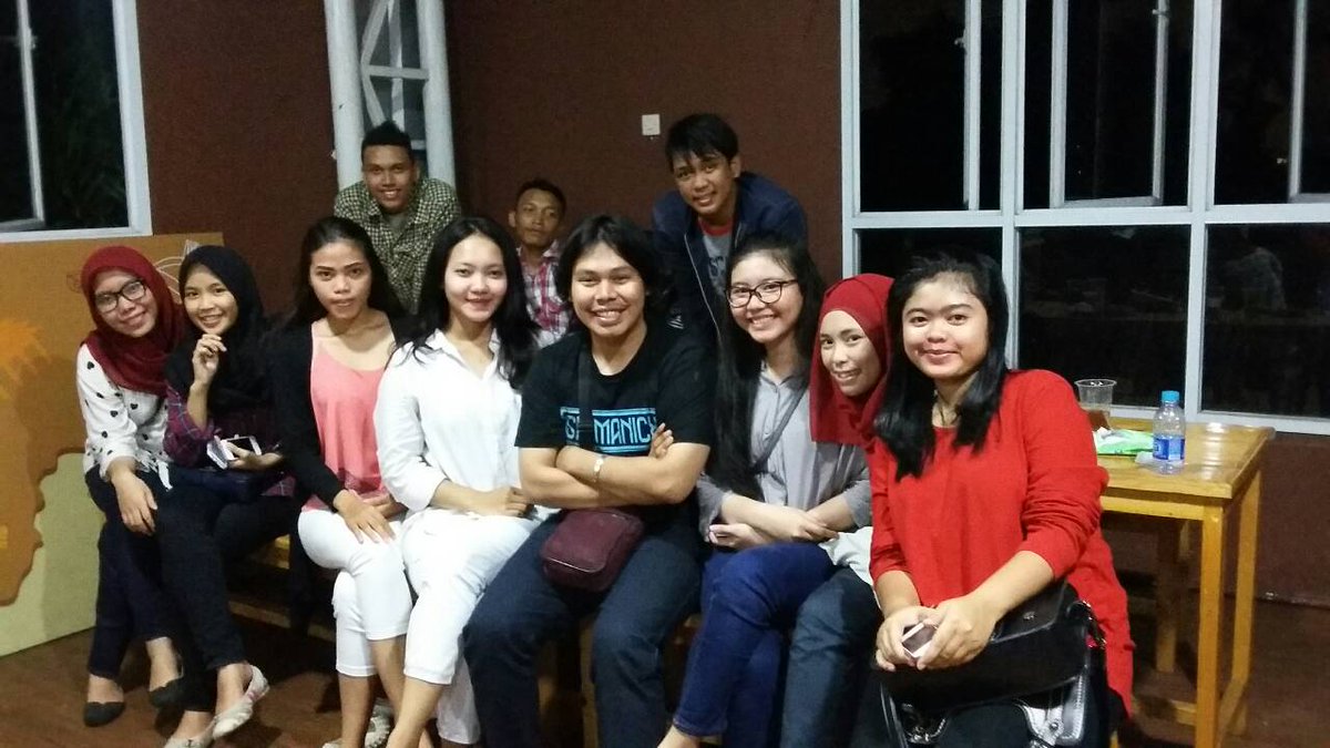 05Angkatan_08's tweet photo. Alhamdulillah acara bukbernya lancar dan menyenangkan. Seru banget! Keep solid yaa ♥ http://t.co/JYzz4z8RTt