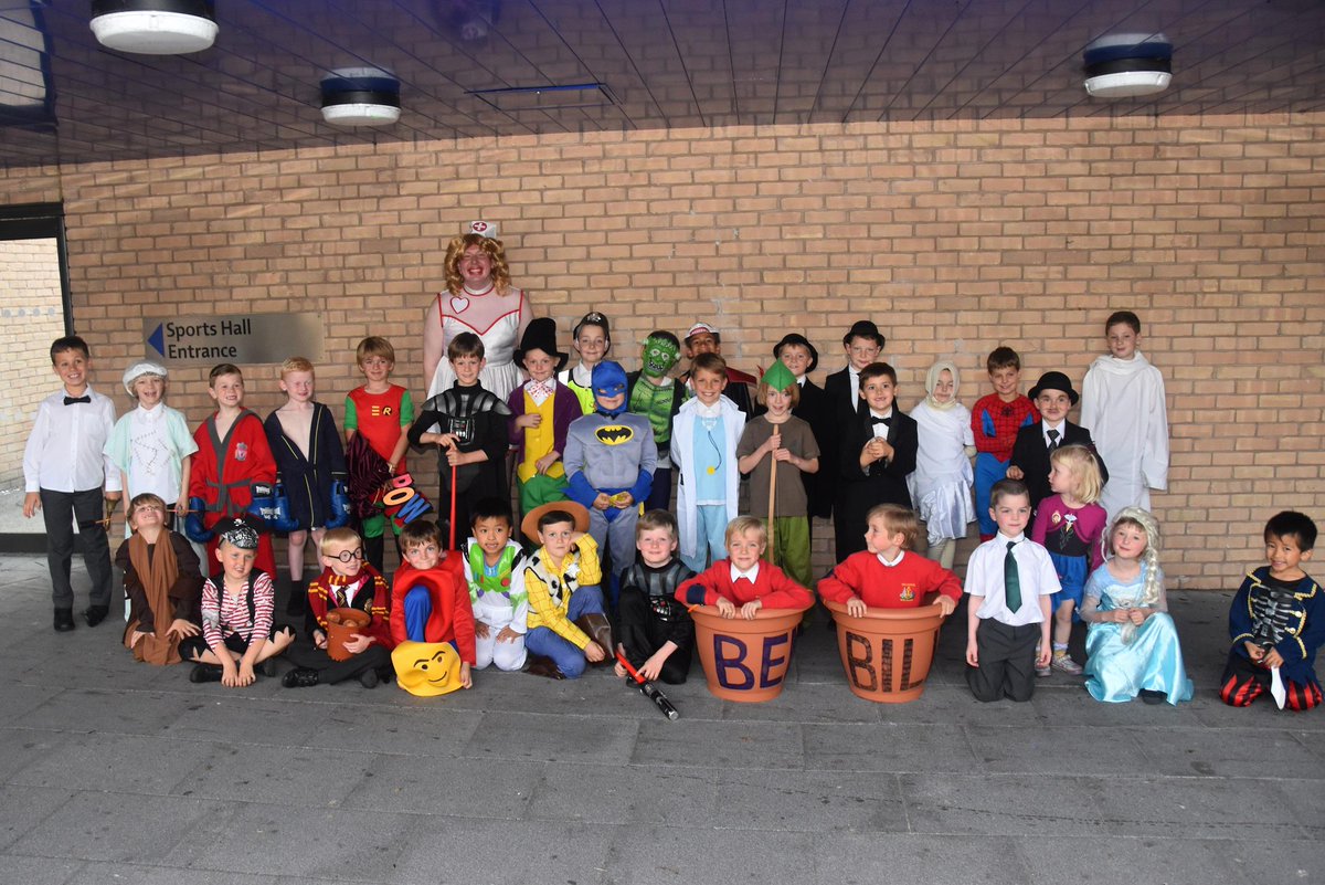 Epic "Films through the Ages" by our extraordinary Anchors last night at our #Display2015 at <a href="/KDHSLiverpool/">King David High School</a>