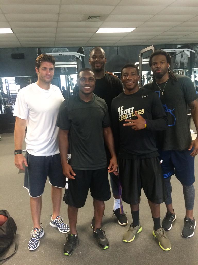 CJZ9e6jUcAAUemc.jpg:large