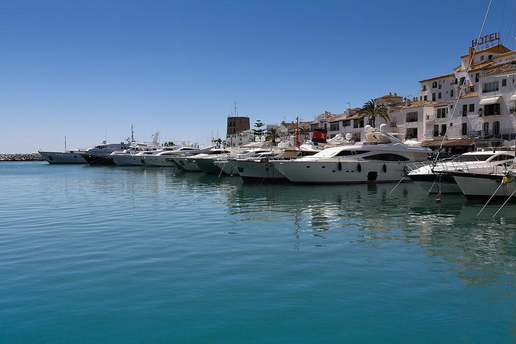 MarbellaPics's tweet photo. Puerto Banús Marina http://t.co/HNDBTz802a