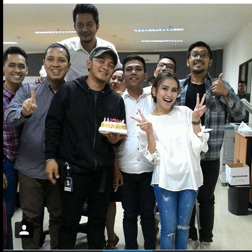 Hapy Birthday Pak Semoga panjang Umur sehat selalu dan happy Amin Ayu Ting Ting \LOVE FOREVER! 