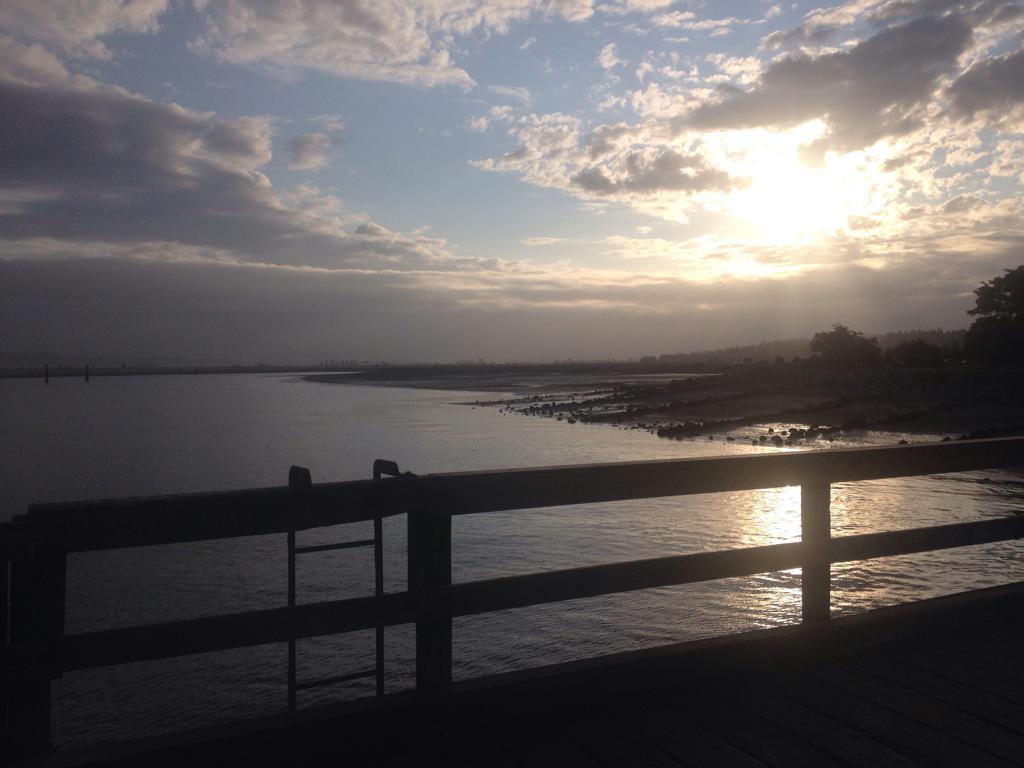 TheSpaceCB's tweet image. Perfect morning for it! Start today with for #BeachYoga with Kerri 7:30 am - bring a beach towel 👣#beach #yoga