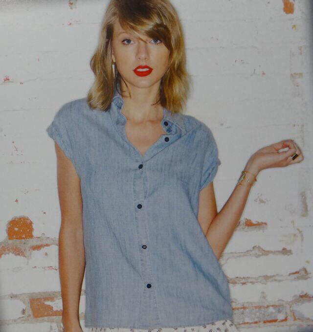 UnlikelySwiftie's tweet image. #PrayersForMamaSwift @taylorswift13 @1SwiftieLove3 @WorldToTay2 @JessicaDuckWife @SwiftiesUnite13 @ladygaga #1989Tour