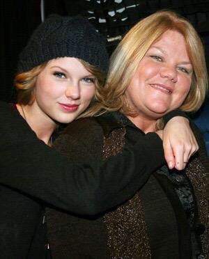 UnlikelySwiftie's tweet image. #PrayersForMamaSwift @taylorswift13 @1SwiftieLove3 @WorldToTay2 @JessicaDuckWife @SwiftiesUnite13 @ladygaga #1989Tour