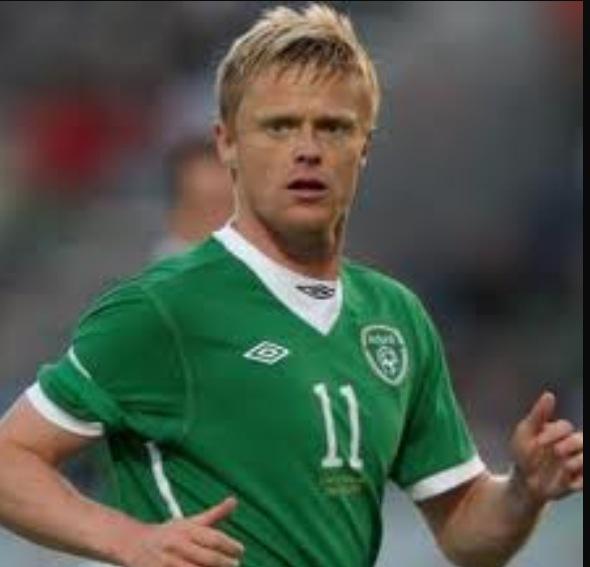 factsofireland's tweet photo. Damien Duff donates all his Shamrock Rovers wages to charity! #TheIrishBible #Duff #legend #rovers http://t.co/y3RabPLz1n