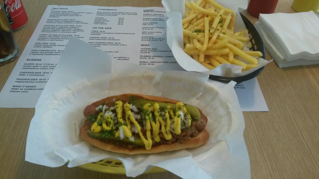 Finally I could taste this hot dog place, close to the office! Taste delicious #ConeyIslandHotDog #MrHotDog