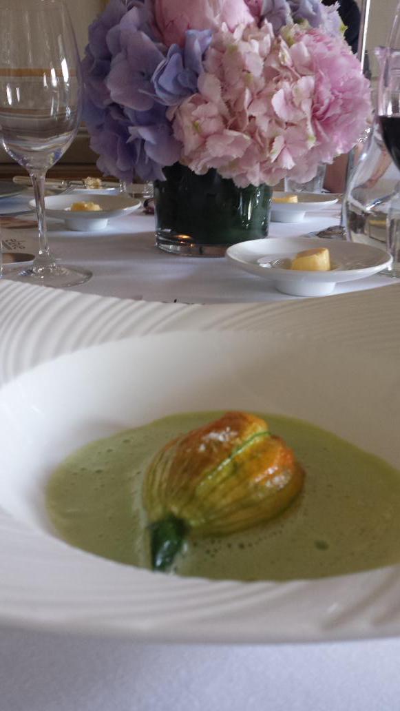 StillwaterIE's tweet photo. Tucking into our starters from @REST_FortyOne #elave #absolutepurity http://t.co/piSpImFTSf