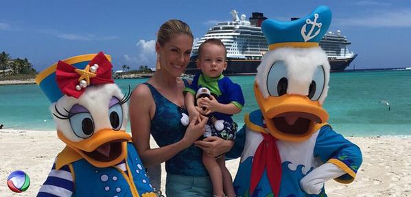 hojeemdia's tweet photo. Já já vocês verão a primeira parte da viagem de @ahickmann e Alê Jr. no Cruzeiro Disney ♥ NÃO PERCAM! 😃👍 #HojeEmDia http://t.co/vt7UCa3EAx