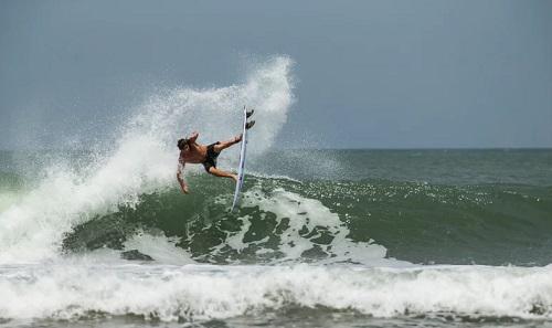 surferrulemag's tweet photo. [#Surf] El rider del equipo #JVSL​, #ClayMazo  escapada a Nicaragua.

Vídeo completo aquí >>http://t.co/Uu7FM6FEWn http://t.co/7aCY2l7Vy7