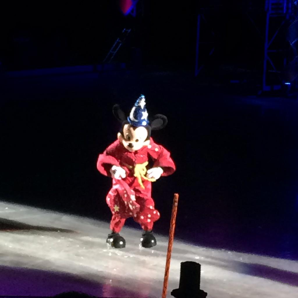 yourparentingza's tweet photo. Micky Mouse still the star of #DisneyOnIce - kids going crazy! http://t.co/wmtSdNc9AV