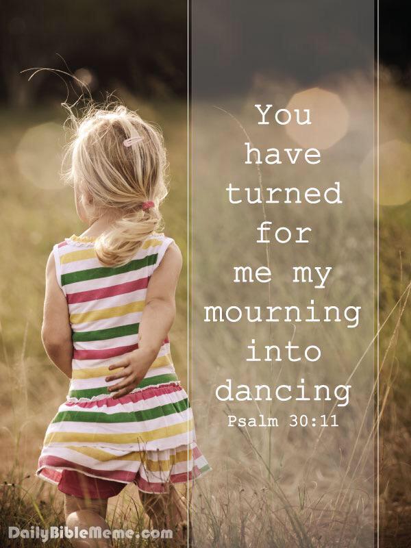 UnlikelySwiftie's tweet image. #PrayersForMamaSwift #1989Tour @taylorswift13 @JennJohnson20 @TheTaylorArmy @brianjohnsonM @bethelmusic @ladygaga