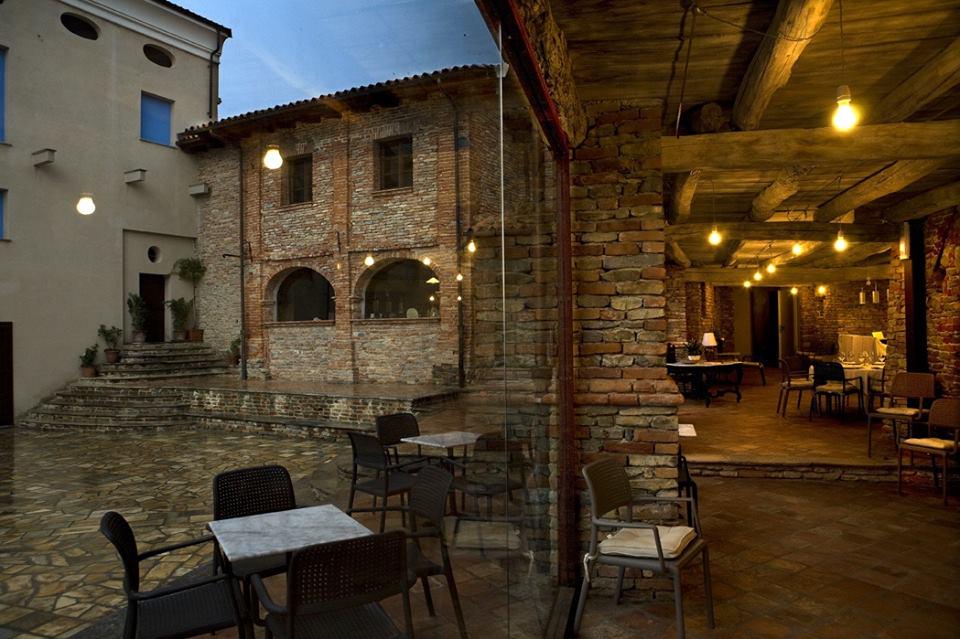 marzianoabbona's tweet photo. #Winelovers! Venerdì sera vi aspettiamo a Farigliano per una cena gourmet nel meraviglioso Relais #Archisa! Save it! http://t.co/9rvyWlJMU4