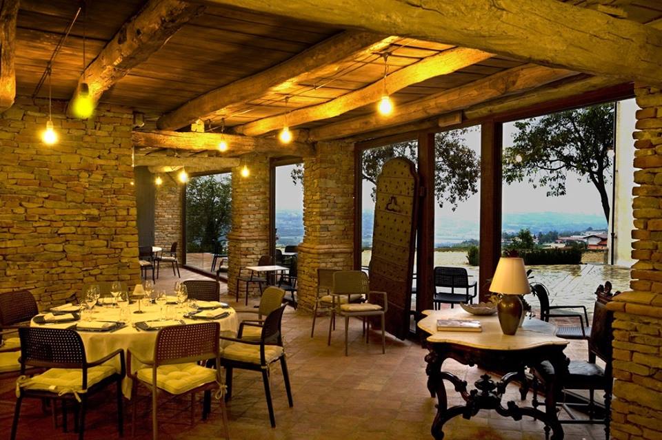 marzianoabbona's tweet photo. #Winelovers! Venerdì sera vi aspettiamo a Farigliano per una cena gourmet nel meraviglioso Relais #Archisa! Save it! http://t.co/9rvyWlJMU4