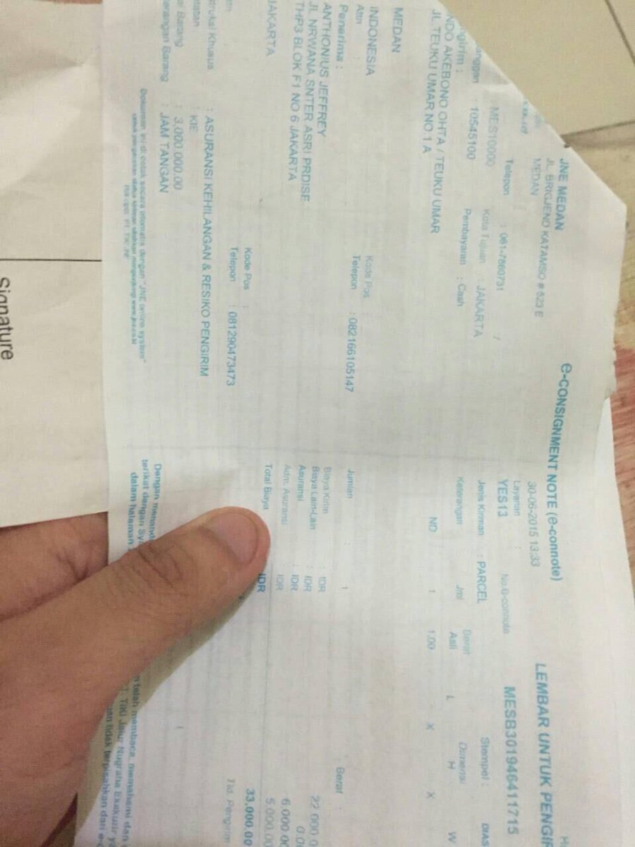 Jefftoretto's tweet photo. @JNECare no resi mesb301946411715 barang yg dikirim jam tgn n gelang tp yg sampe cm 1 tolong di cek kembali dong http://t.co/h76xXHGf51