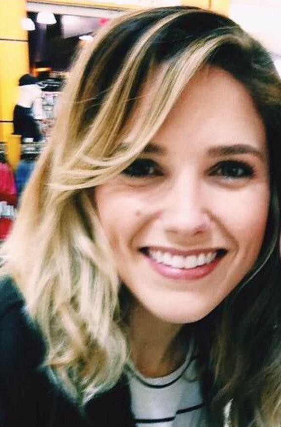 Happy birthday to the beautiful sophia bush I love you so much     