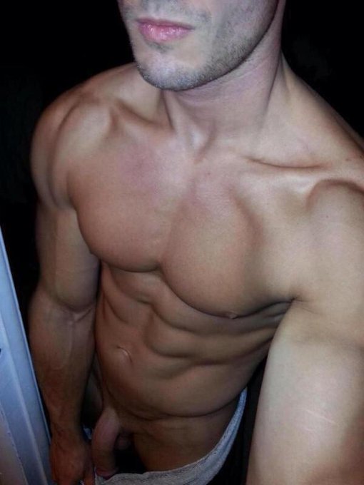 Feeling horny 😝 http://t.co/CPxp1qTuwq