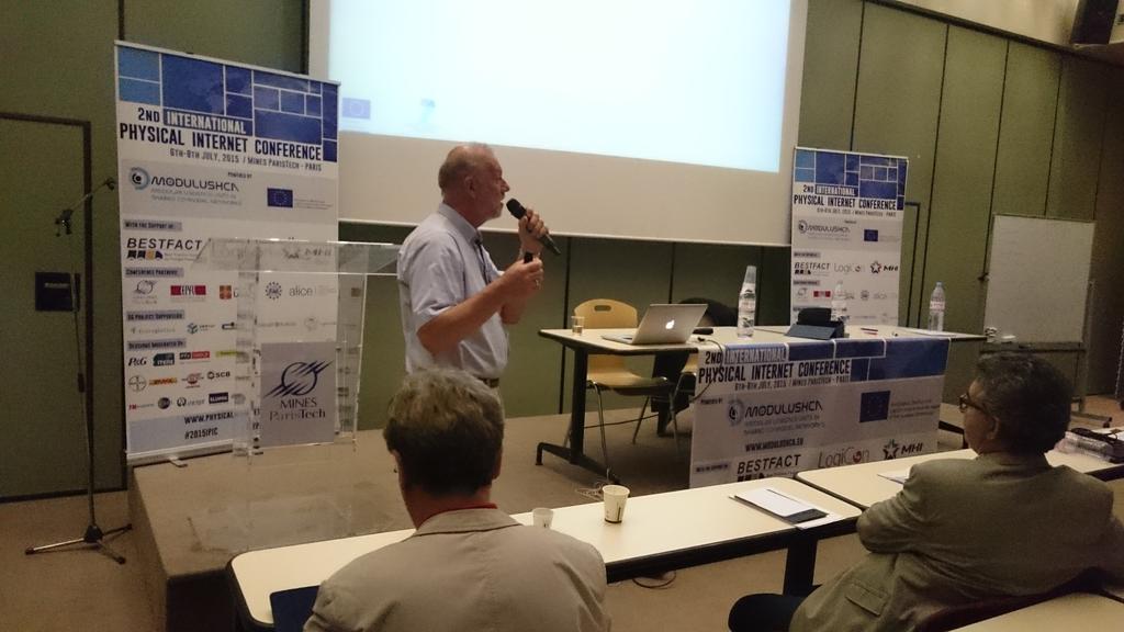 modulushca's tweet photo. .@utwenteEN Prof. Zijm makes a summary of @PhysicInternet #2015ipic http://t.co/oSFyw0ibif