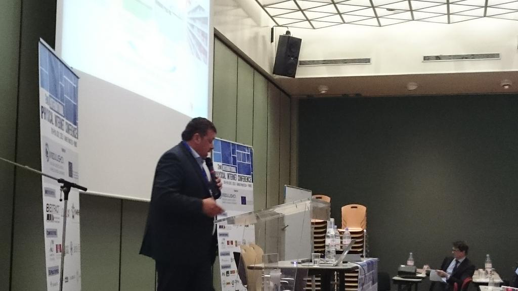 modulushca's tweet photo. Closing ceremony with @FMLogistic Yannick Buisson presents pooling as a win-win solution #2015ipic http://t.co/6mY1zkFnUm