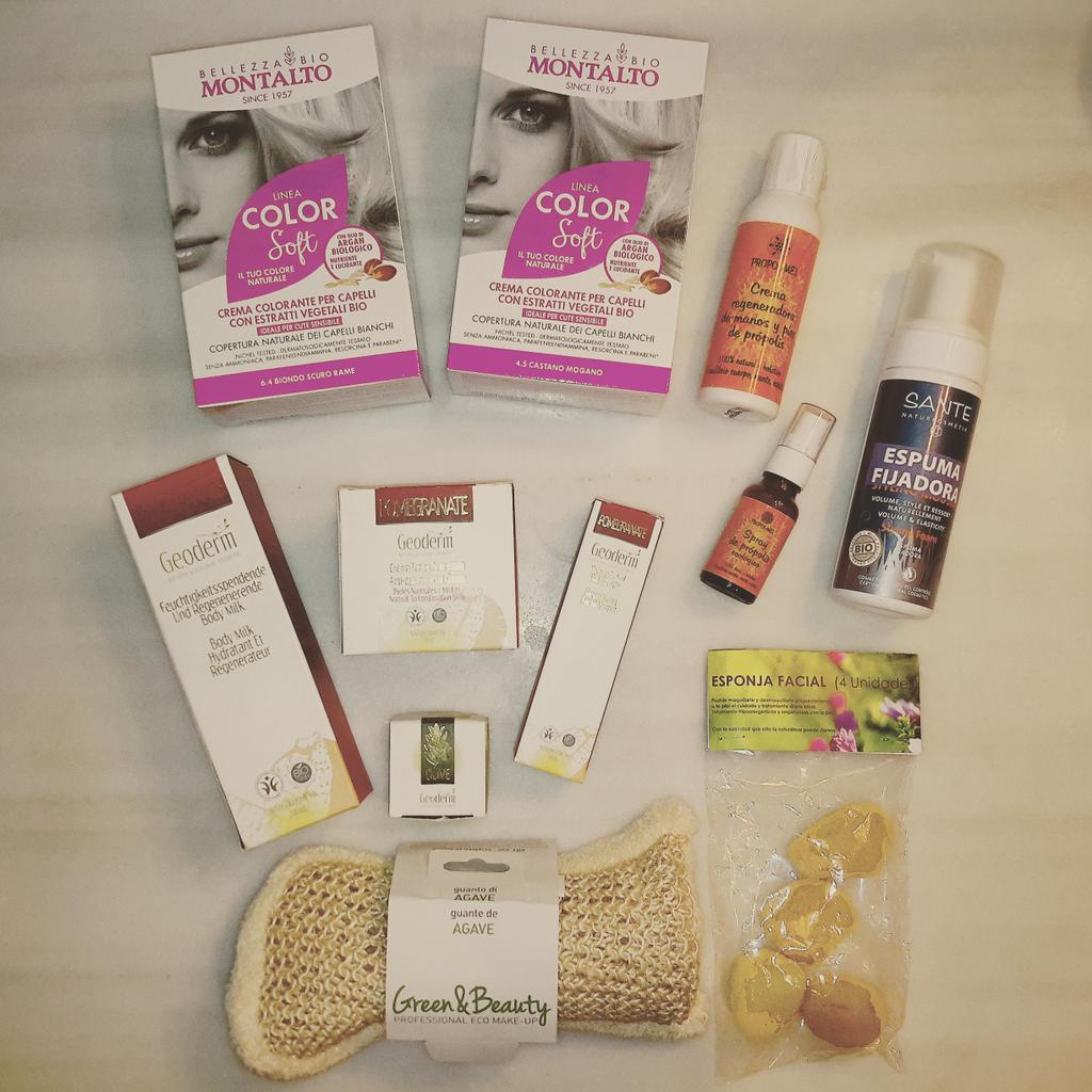 AldaraAS's tweet photo. Las cositas q compramos ayer en el #EcoTupper de @cosbioethic en casa. Todo es #cosmeticanatural #eco #bio #vidasana http://t.co/eVubSNCseJ