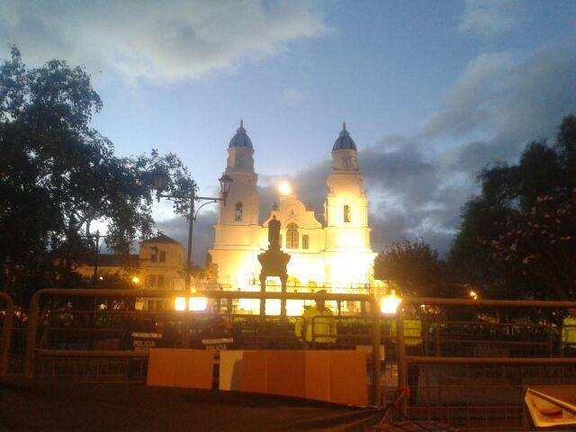 HOSNAGGYE's tweet photo. Saludamos a todos nuestros seguidores,en este gran día!!! 
(Amaneciendo Santuario del Quinche-Pichincha) http://t.co/DVzkwpWugi