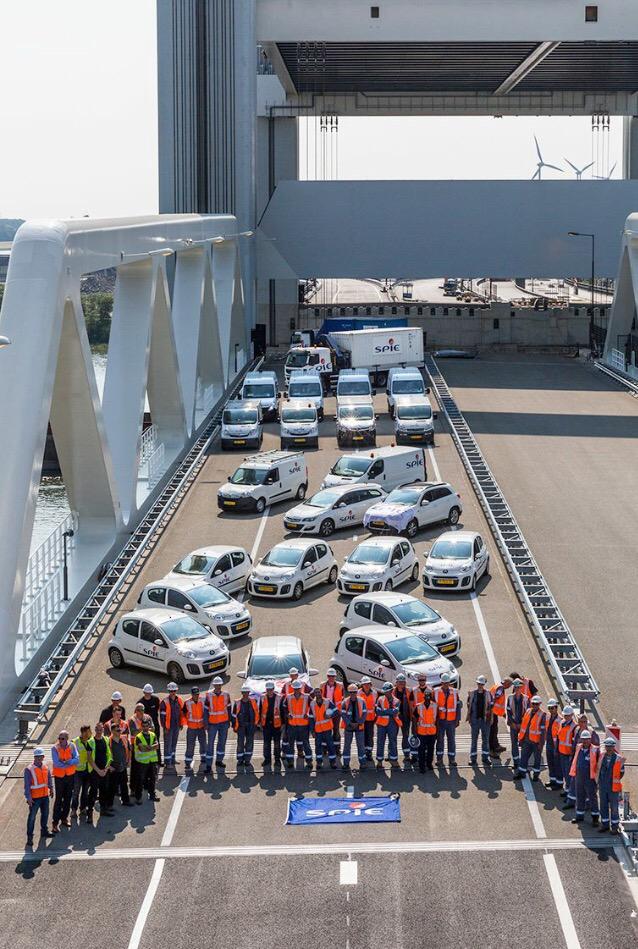 Ludieke actie SPIE medewerkers @NewBotlekbridge waarin SPIE een grote rol speelde