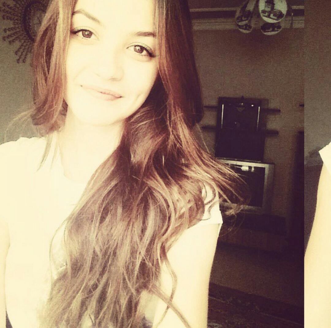 nnisannur's tweet photo. Gülünce tatlı oluyorum 😊😊😊😍 http://t.co/kCkJJLs6Ev