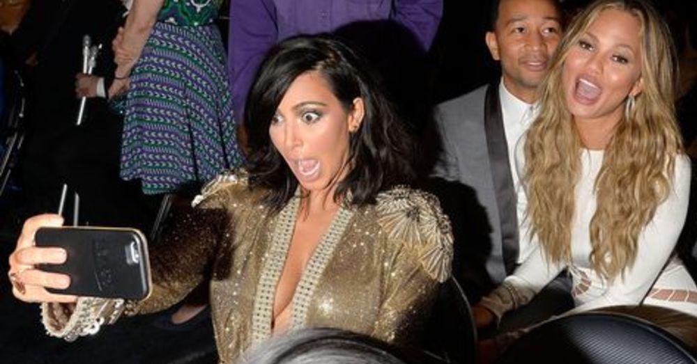 34 Embarrassing Selfie Fails, #18 Is The Most Awkward Thing I’ve Ever Seen. lifebuzz.com/selfie-fail/?u…