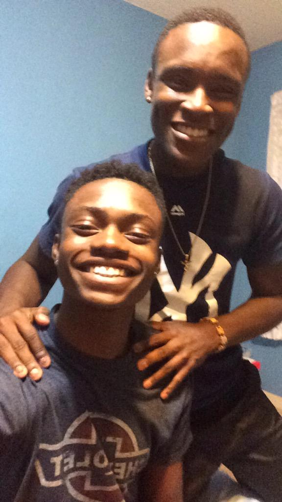 Happy Birthday u clown head ass boy. Love you bro, but yo forehead strong af. You look like Kevin Hart w/ tough head 