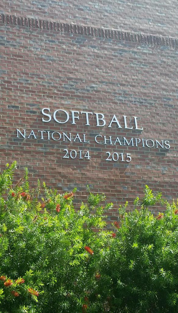 SamanthaW42's tweet photo. How sweet it is!! ππRT @GatorZoneSBall: #GatorsRepeat #GOGATORS http://t.co/hBcIQeVE8m
