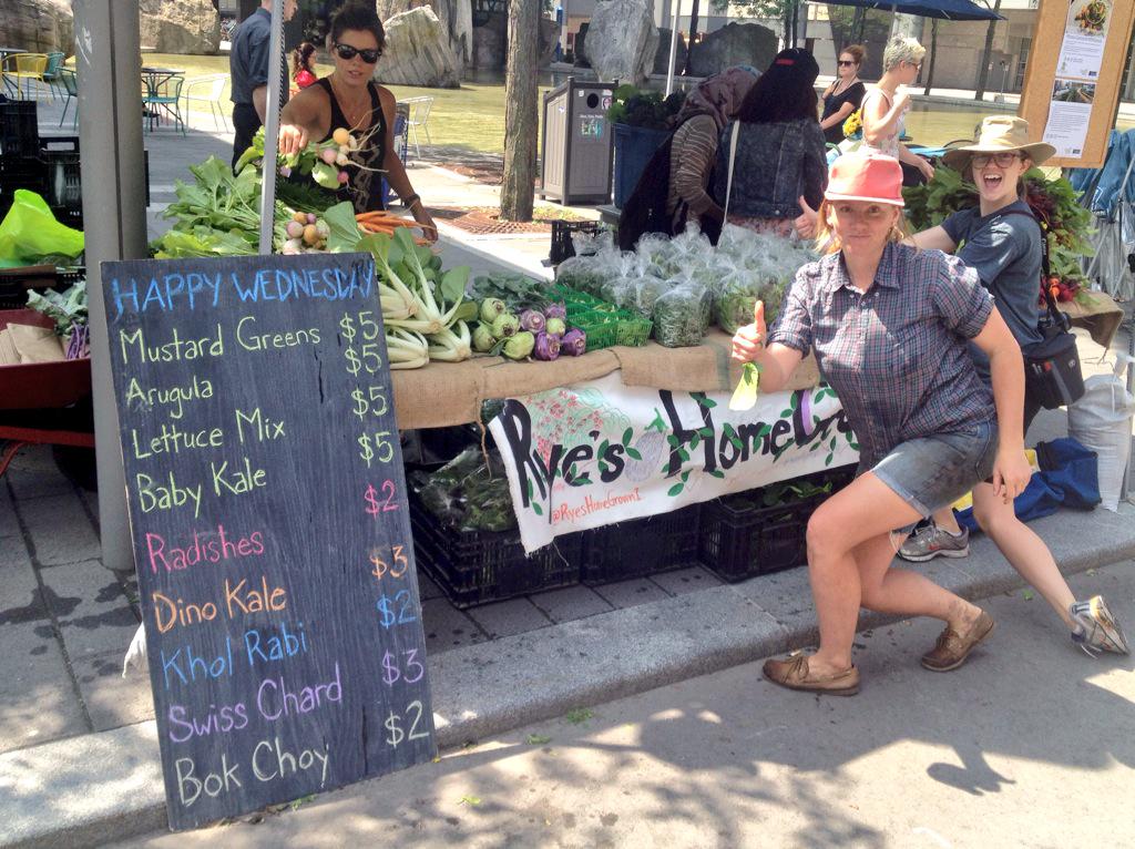 JenLFisch's tweet photo. Favourite part of my Wednesday? Is the colourful &amp; vibrant @RyersonU Farmers Market! #RHGeats #LocalFood http://t.co/Rx7571jXYP