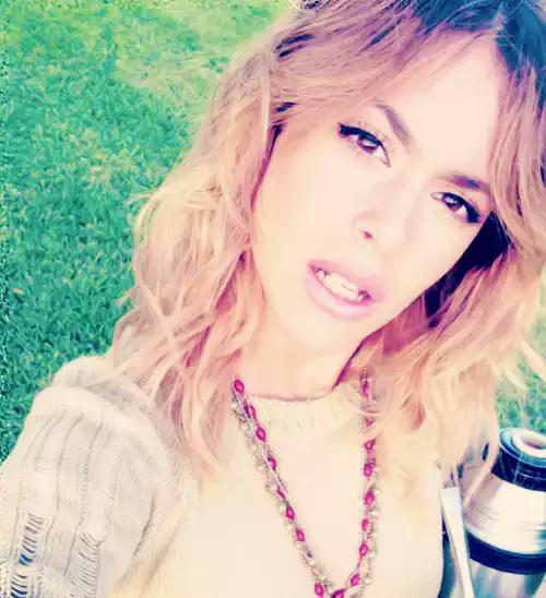 AyudaMDHelp's tweet photo. @Gabitinista2012 ¿Fea? AJAJAJA y tú idola ¿Que es? UNA FLACA la cara de pelotuda que tiene @TiniStoessel no te metas. http://t.co/CAZWbBz6nU
