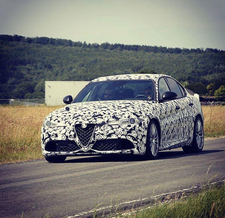 AutomaniaMexico's tweet photo. Alfa Romeo prueba el Giulia con camuflaje,6meses antes d su comercialización #YaLoQueremosVerSinEstampitas #AgoodRide http://t.co/BHomv6LeCg