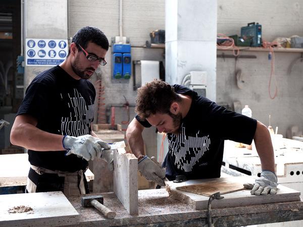 IMaestricom's tweet image. @VaselliMarmi #processShot showcasing their fine #italian #craftsmanship #imaestri #vaselli ow.ly/PlaHd