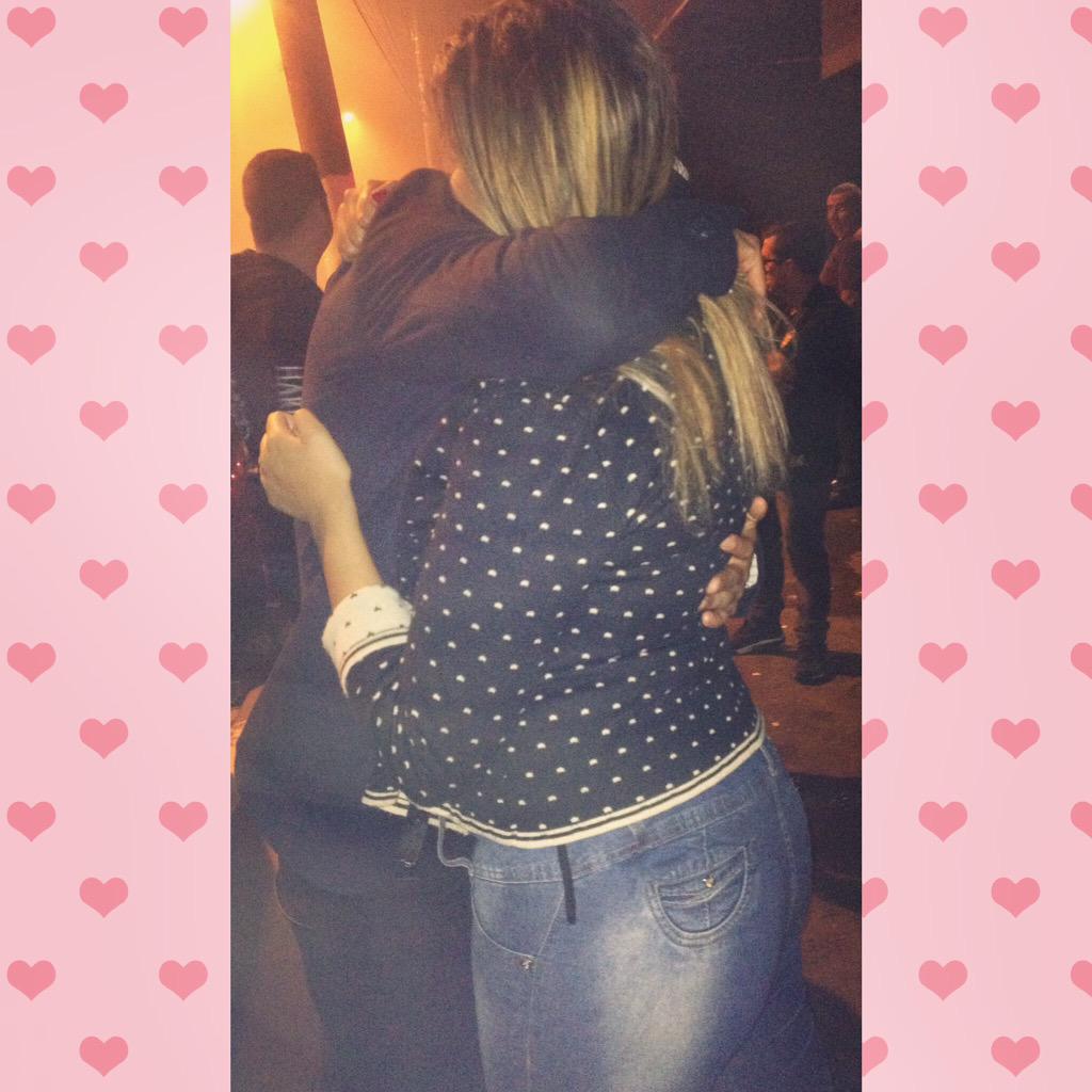 OusadaDjc's tweet photo. O teu abraço me trás conforto me faz feliz @McKapelaMk  #KapelaMcNoPgmDaSabrina http://t.co/zR2tgXAolM