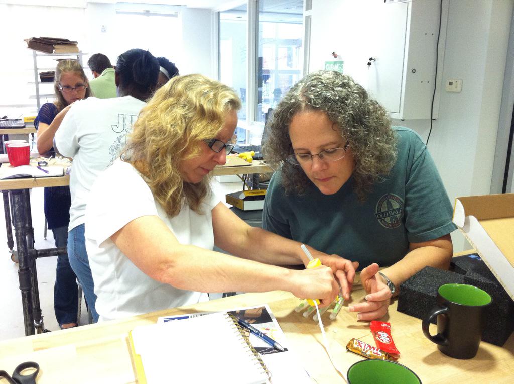 owensscience's tweet photo. Teachers+@birdbraintech hummingbird Robotics = Biology Meets Makerspace fun! 
@BTGConference #BiogenIdec 
#STEM Grant http://t.co/2WOU1LWUt0
