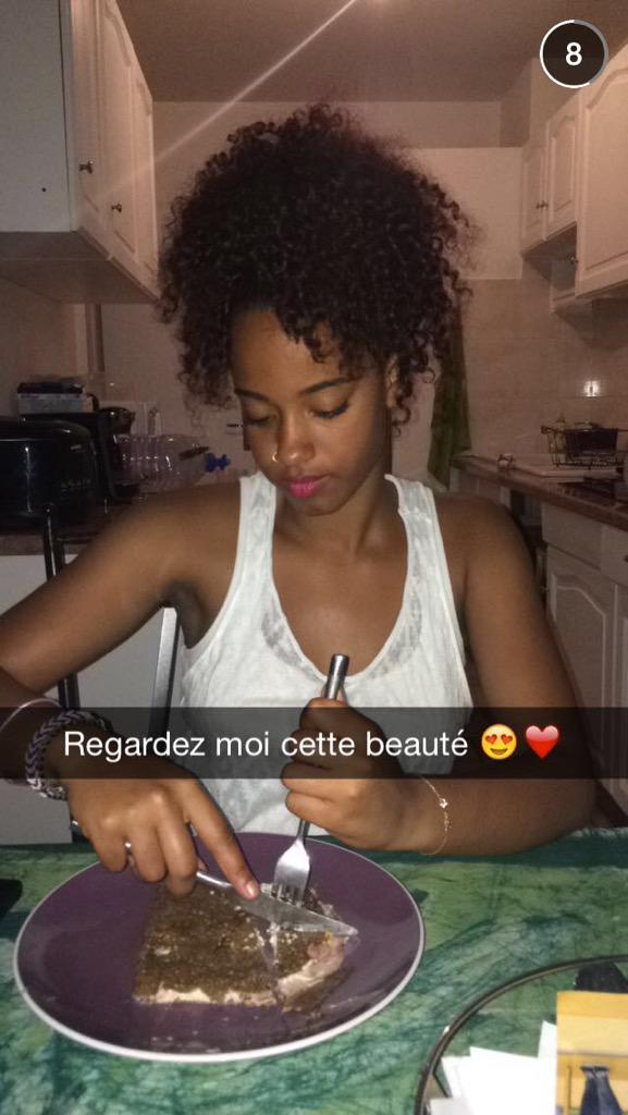Espace_Romy's tweet photo. @RomyMofficial via SnapChat http://t.co/VnofYOgIyP