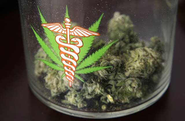 HIGH_TIMES_Mag's tweet photo. Study: Medical #Marijuana Access Reduces Painkiller Abuse
http://t.co/gFAjUlfzRb http://t.co/LroeKw8z5l