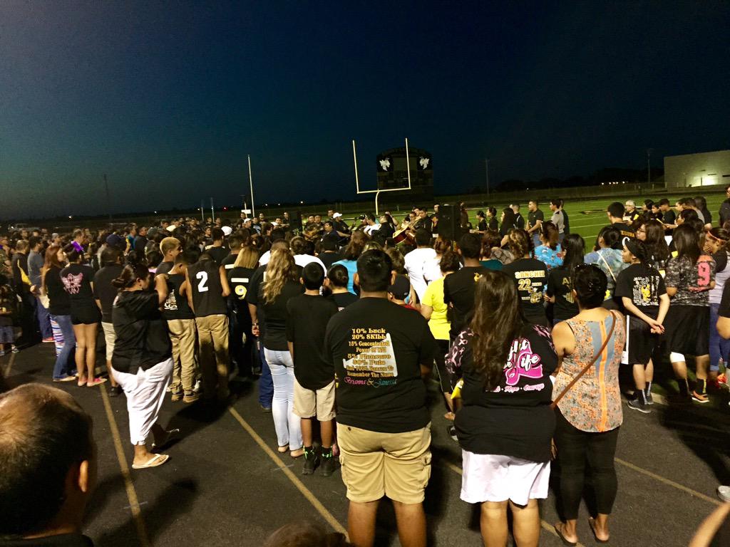 BorderMayor's tweet photo. Last night we were in #ElsaTx #EdcouchTx for a heartfelt&amp;stirring vigil for the Segura family. #Pray4Strength http://t.co/q4gwFU8VZo