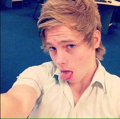 Qluke_5SOS's tweet image. HAPPY BIRTHDAY HUKE LEMMINGS 💙 wish u all the best 😻#HappyBirthdayLuke