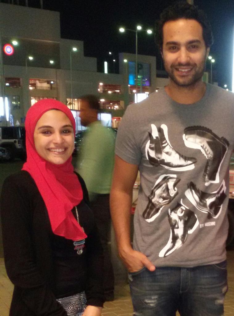 HanaOlwy's tweet photo. عن ردود أفعال صحابى لما شافو صورتى مع كريم فهمى 😂
#de7k #karim_fahmy 😻😻 http://t.co/q8ZKpBmhH4