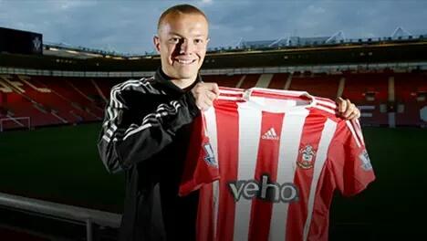 WZFeijenoord's tweet photo. Bedankt voor alles grote kleine baas! Het ga je goed @Clasie_Official! #YNWA #HandInHand #Southampton #Feyenoord http://t.co/bxhUMpKthi