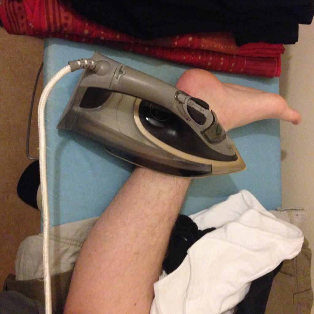 mylegdaily's tweet image. smoothin out those leg wrinkles