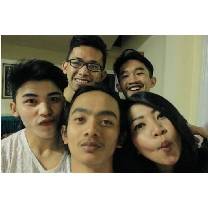 kodesdesy's tweet photo. Ceeyuuu again guys :****** @nattasukma @PanjiAlfarize @DickyRiyandi_  @FaoziRizal http://t.co/l4YyiwTkvQ