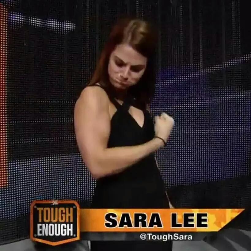 FormidableCharm's tweet image. Flexin' it up this past Monday on RAW! #SuperSara