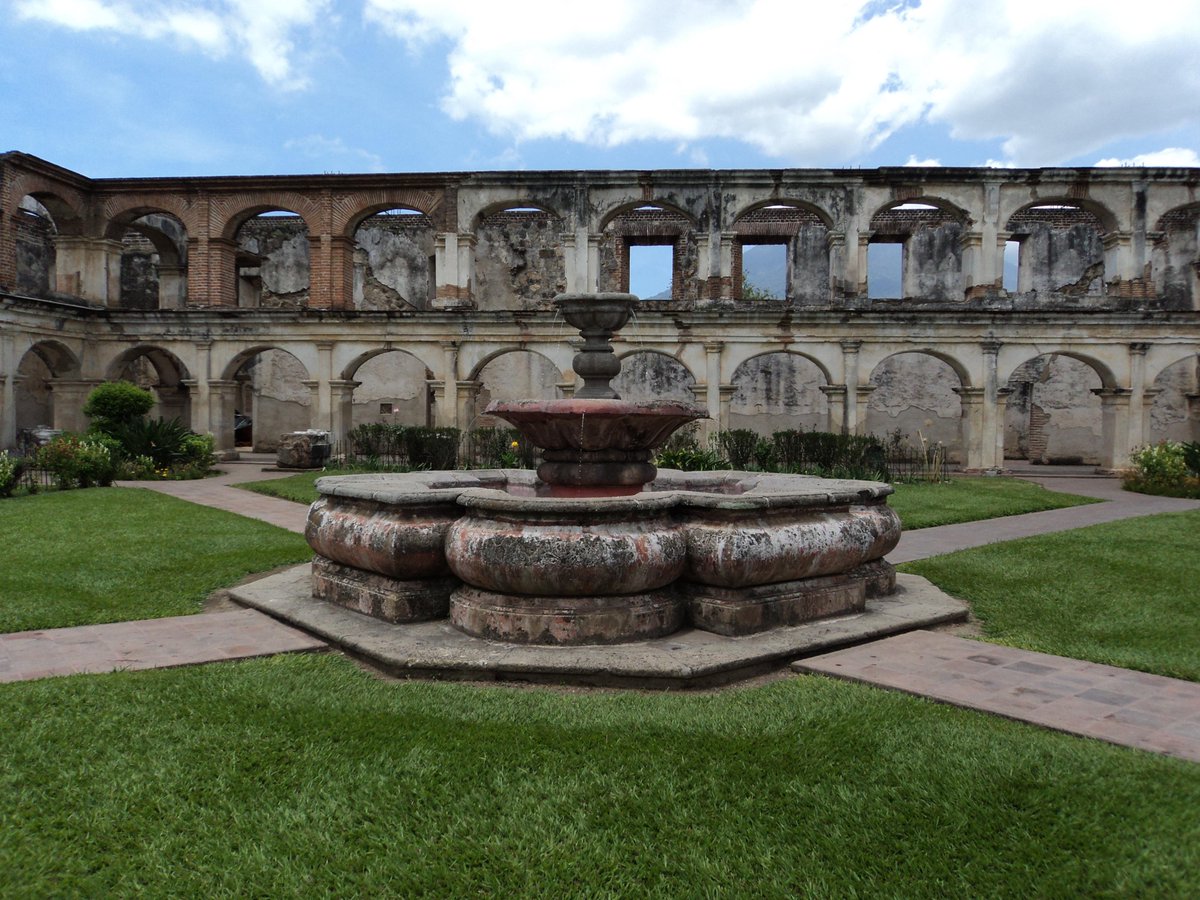 Cruiz1993's tweet photo. @Noti7Guatemala @ChileraTuFoto #asiesmitierra #chileratufoto Convento Iglesia Santa Clara Antigua Guatemala http://t.co/Xuv69MZlng