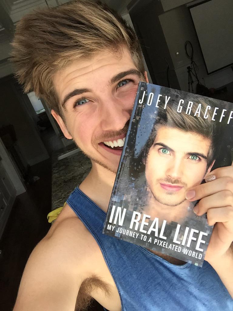 JoeyGraceffa's tweet image. WHO ME?! A @Nytimes best selling author! WHAT?! Thank you all for reading my story. 😂