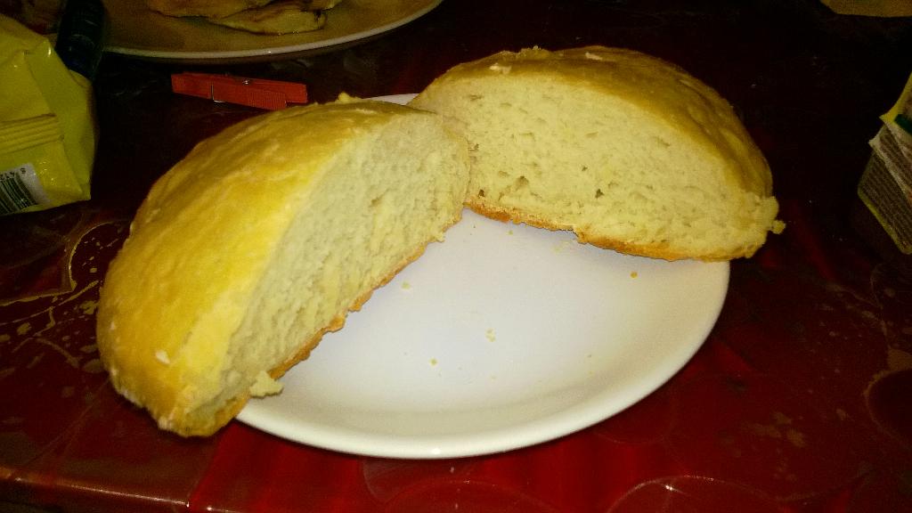 cgutierrezse's tweet photo. Mi primer pan... Esta rico y todo http://t.co/D2VXZe8bov
