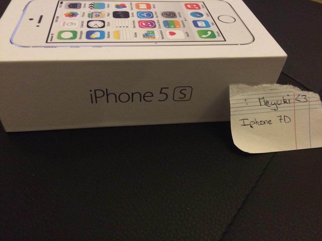 RunayKH's tweet photo. @Meyuki_  Je t'ai promis l'iPhone 7D mdr http://t.co/u1TbHMknPR